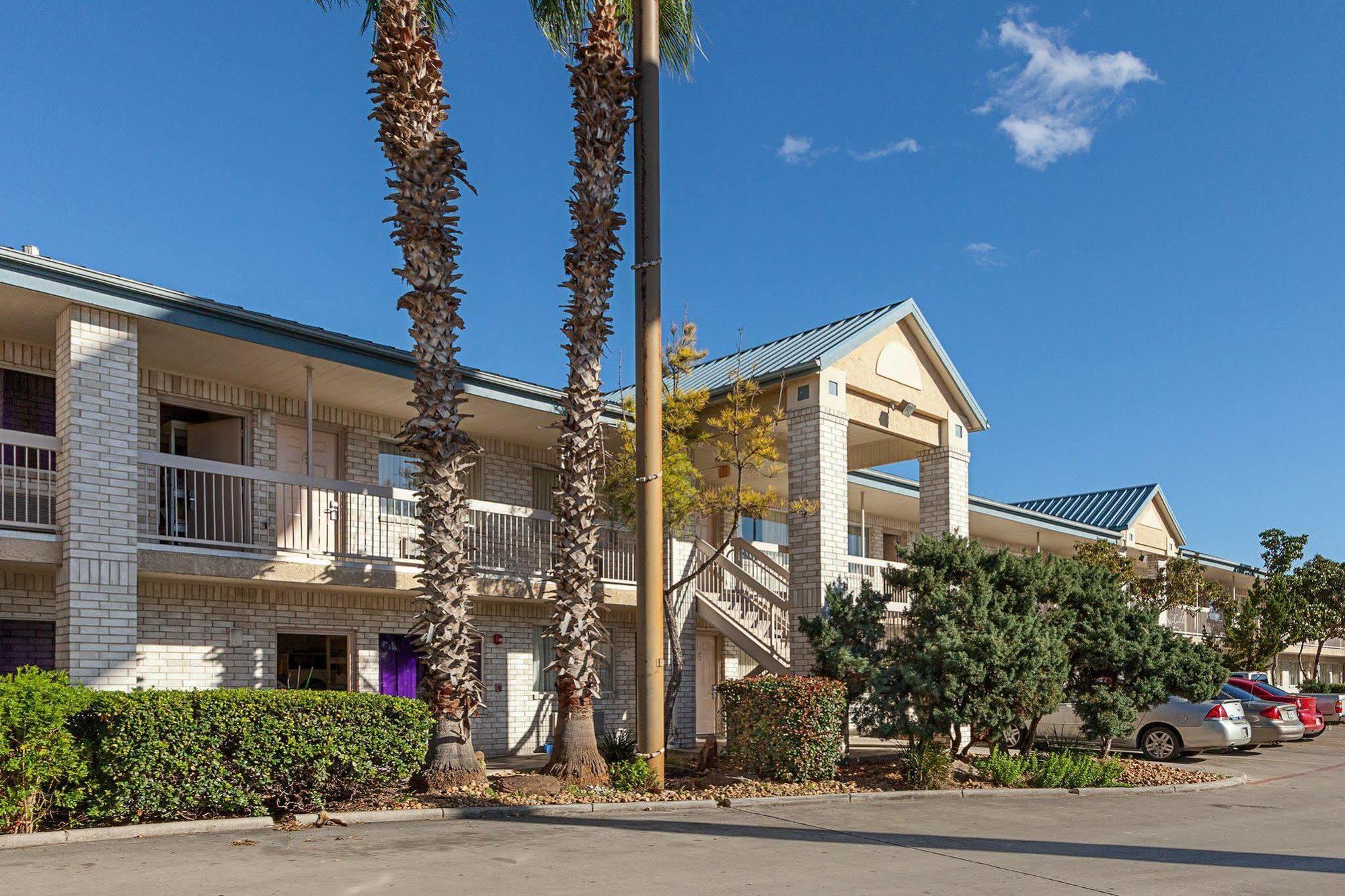 Econo Lodge Downtown South San Antonio Exterior photo