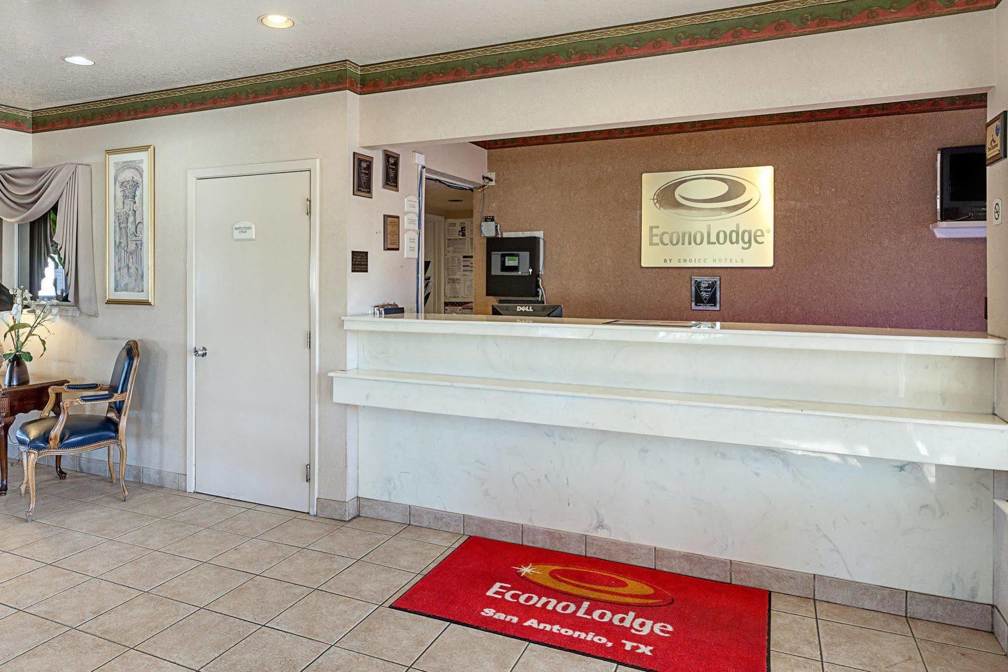 Econo Lodge Downtown South San Antonio Exterior photo