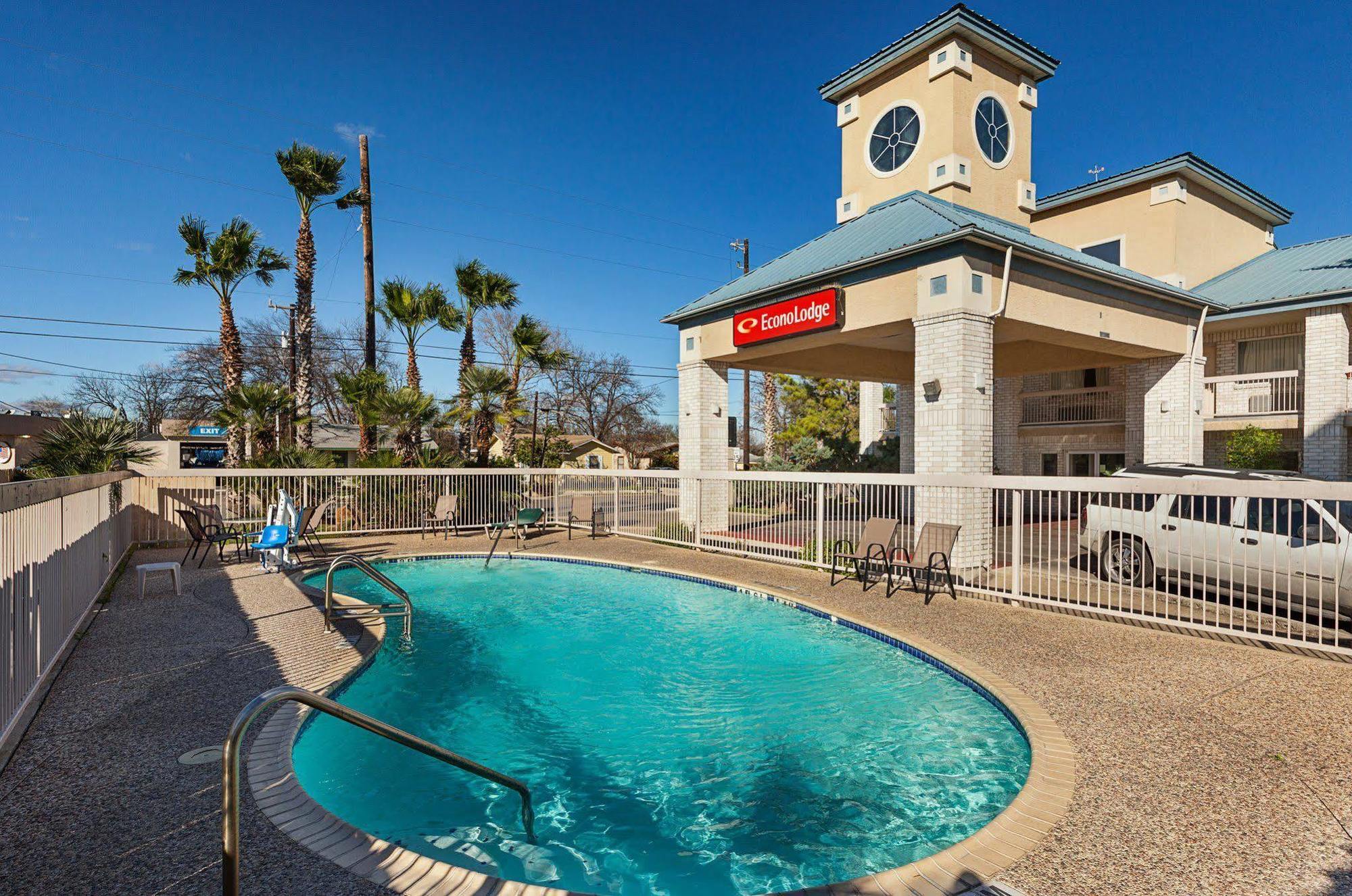 Econo Lodge Downtown South San Antonio Exterior photo